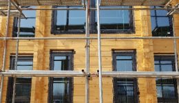 Fenêtres en PVC Gealan pour une maison - chalet en bois (8)