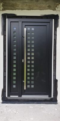 Porte d'entrée avec panneau décoratif, modèle 1410